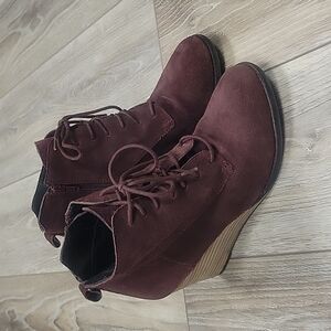 Diba Burgandy Suede Wedge Bootie Size 8 1/2